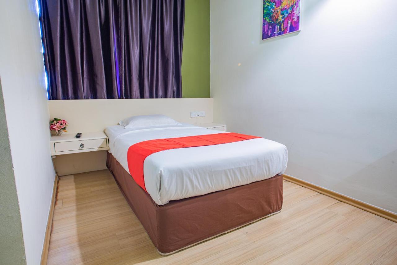 Hotel 101 Permas Jaya Johor Bahru Exterior foto