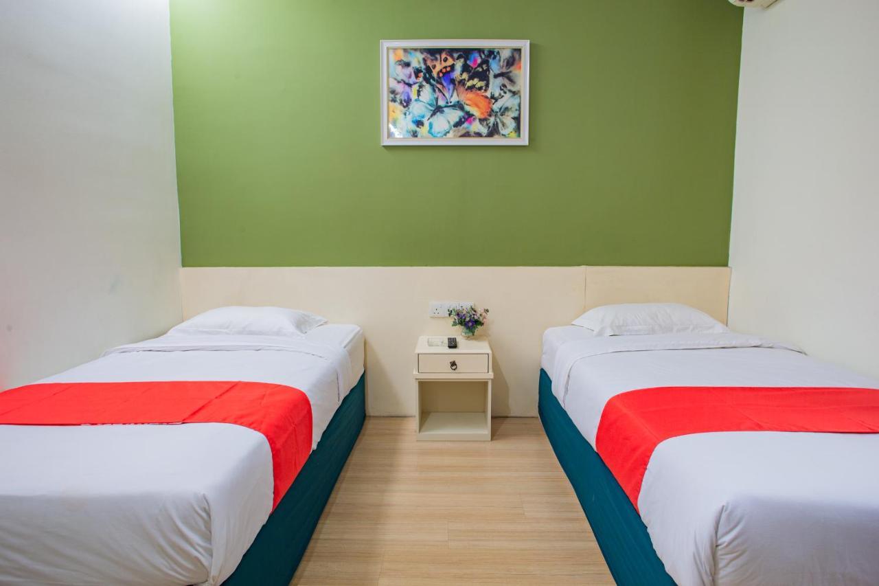 Hotel 101 Permas Jaya Johor Bahru Exterior foto