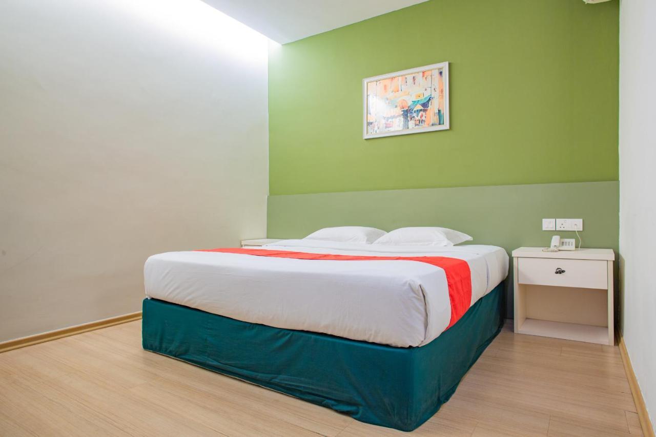 Hotel 101 Permas Jaya Johor Bahru Exterior foto