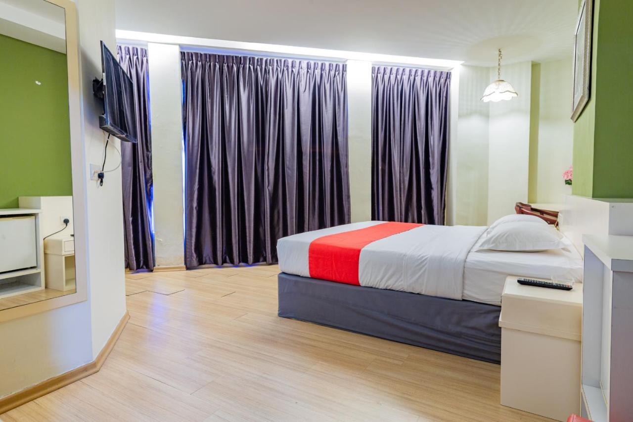 Hotel 101 Permas Jaya Johor Bahru Exterior foto