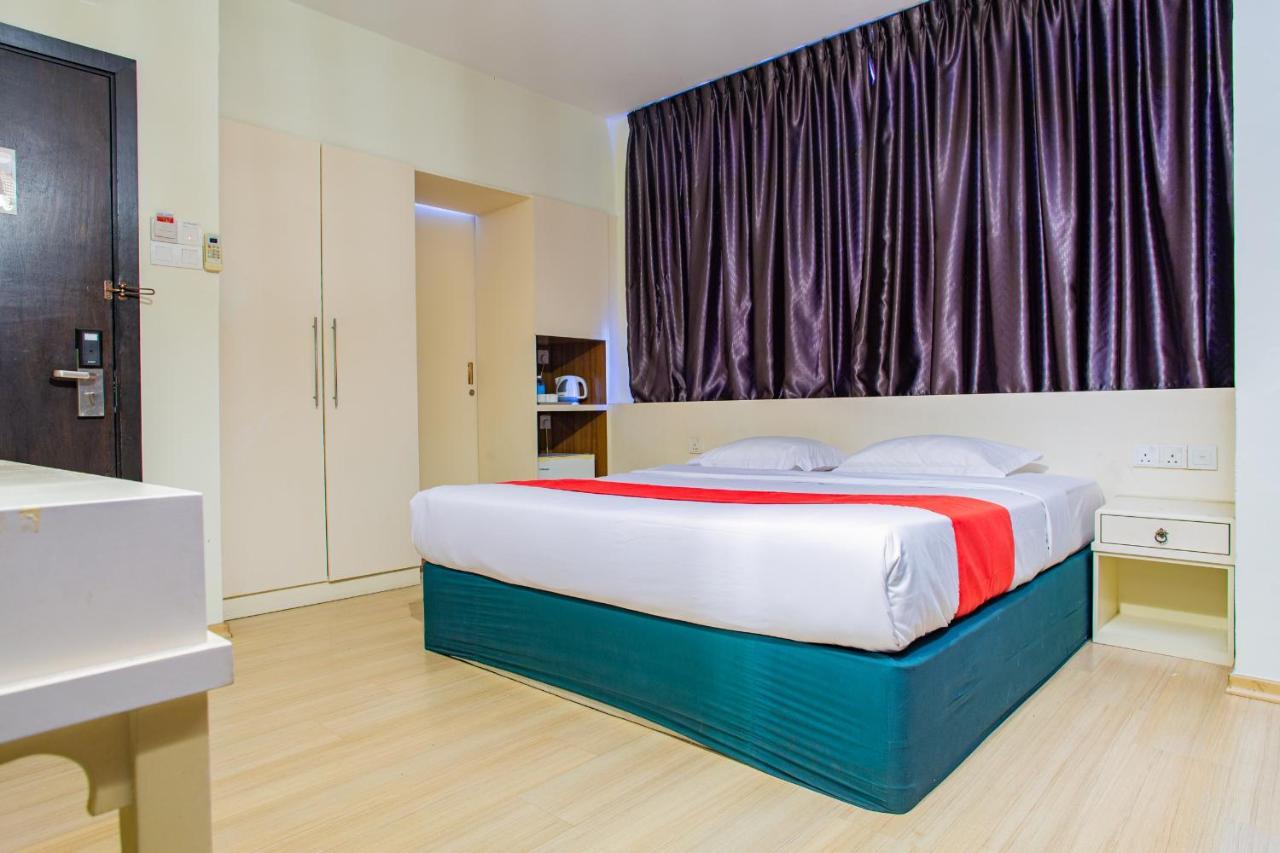 Hotel 101 Permas Jaya Johor Bahru Exterior foto